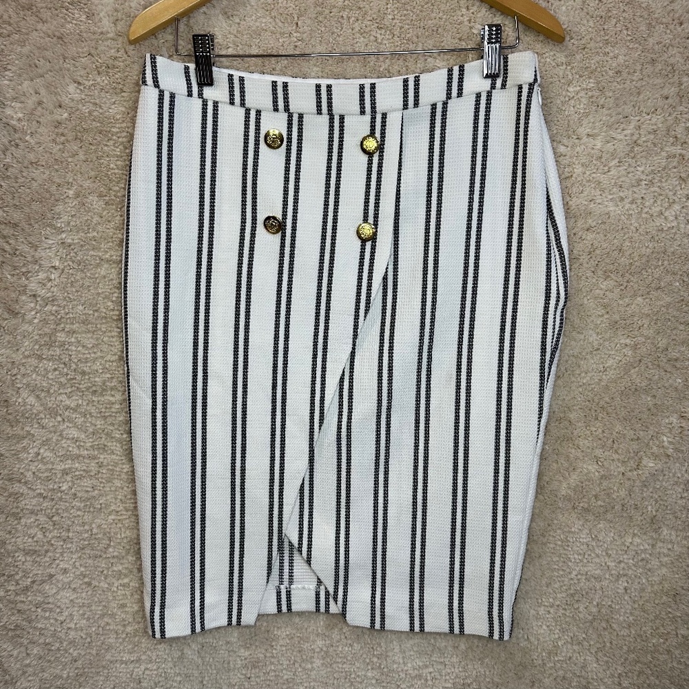 Eivissa Skirt Formal/Casual front slit White with gold Botton accent Size M